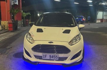 White Ford Fiesta 2015 for sale in Automatic