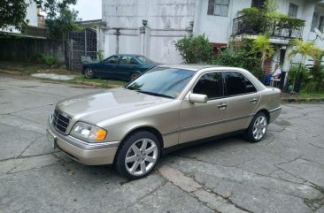 Selling White Mercedes-Benz C220 1994 in Quezon City