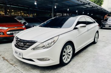 White Hyundai Sonata 2010 for sale in Las Piñas