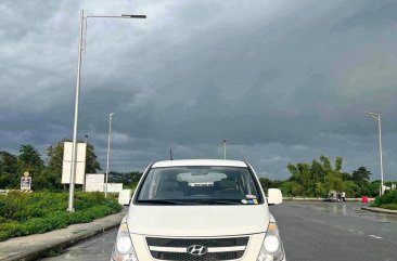 White Hyundai Starex 2010 for sale in Biñan