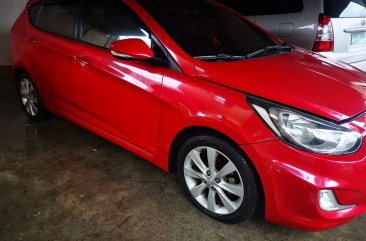 Sell White 2013 Hyundai Accent in Las Piñas