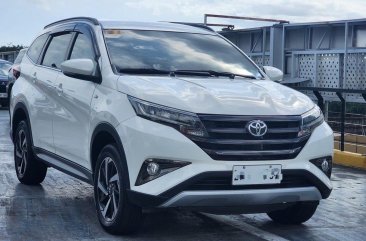 Pearl White Toyota Rush 2020 for sale in Automatic