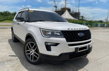 White Ford Explorer 2018 for sale in Automatic