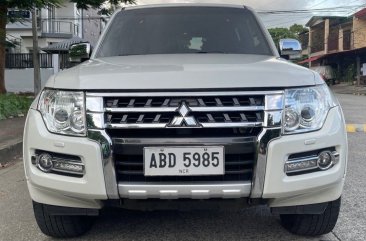 Pearl White Mitsubishi Pajero 2015 for sale in Automatic