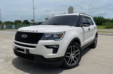 White Ford Explorer 2018 for sale in Automatic