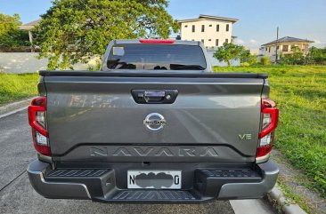 Selling White Nissan Navara 2022 in Makati