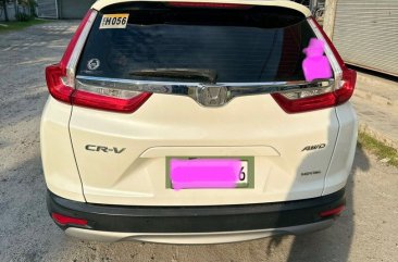 White Honda Cr-V 2018 for sale in Dinalupihan