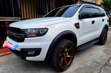 White Ford Everest 2016 for sale in Santa Rosa