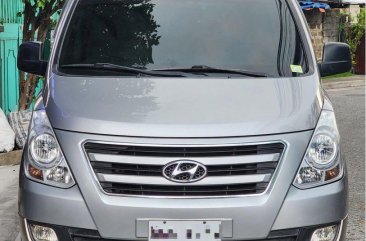 Selling White Hyundai Starex 2016 in Manila