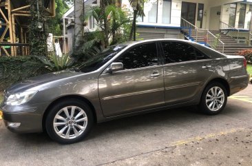 Selling White Toyota Camry 2004 in Quezon City