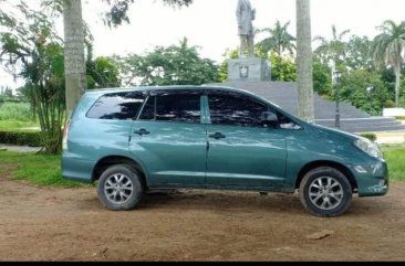 Maroon Toyota Innova 2011 for sale in Automatic