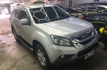 Silver Isuzu Mu-X 2016 for sale in Automatic