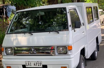 Selling White Mitsubishi L300 2020 in Quezon City