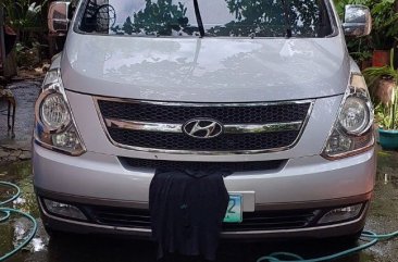 Sell White 2009 Hyundai Starex in Guiguinto