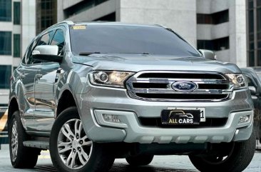 Selling White Ford Everest 2016 in Makati