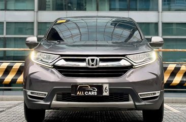 Selling White Honda Cr-V 2018 in Makati