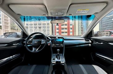 Sell White 2016 Honda Civic in Makati