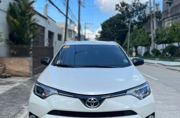 Pearl White Toyota Rav4 2018 for sale in Automatic