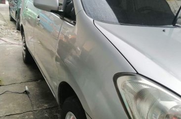 Selling White Toyota Innova 2006 in Manila