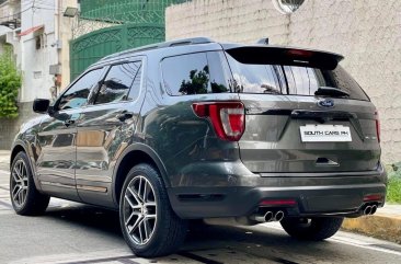 White Ford Explorer 2018 for sale in Automatic