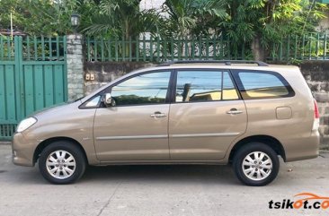 Selling Gold Toyota Innova 2010 SUV / MPV in Manila