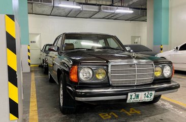 Green Mercedes-Benz 300D 1983 for sale in Automatic