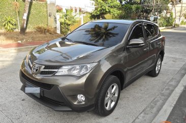 Selling Gold Toyota Rav4 2014 SUV / MPV at 8000 in Manila