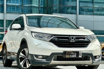 Selling White Honda Cr-V 2018 in Makati