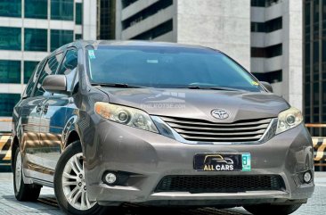 2011 Toyota Sienna in Makati, Metro Manila