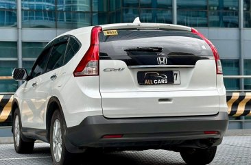 Selling White Honda Cr-V 2015 in Makati