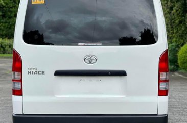 Selling White Toyota Hiace 2019 in Manila