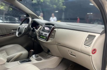 Selling White Toyota Innova 2012 in Manila