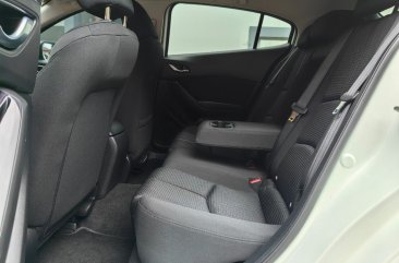 Selling White Mazda 3 2018 in Parañaque