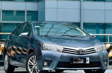 Selling White Toyota Corolla altis 2015 in Makati