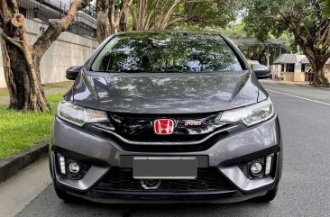 Selling White Honda Jazz 2015 in Caloocan