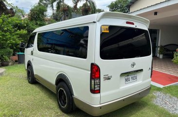 Selling White Toyota Hiace 2017 in Manila