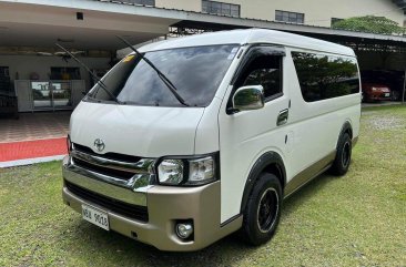 Selling White Toyota Hiace 2017 in Manila