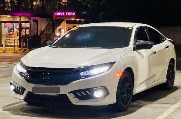 Selling White Honda Civic 2019 in Manila