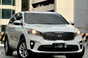 Selling White Kia Sorento 2018 in Makati