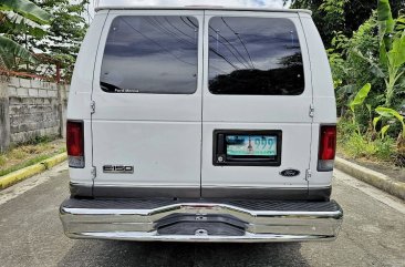 Sell White 2006 Ford Econoline in Bacoor