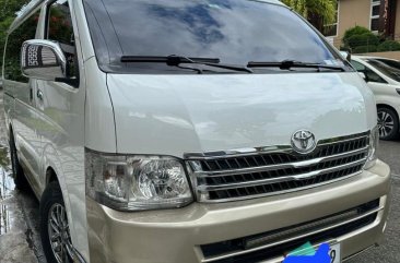 White Toyota Hiace Super Grandia 2014 for sale in Automatic