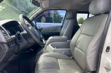 Selling Pearl White Toyota Hiace Super Grandia 2006 in Parañaque