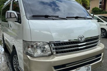 White Toyota Hiace Super Grandia 2014 for sale in Automatic