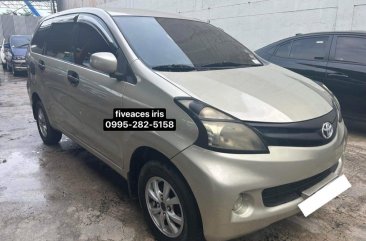 Selling White Toyota Avanza 2012 in Mandaue