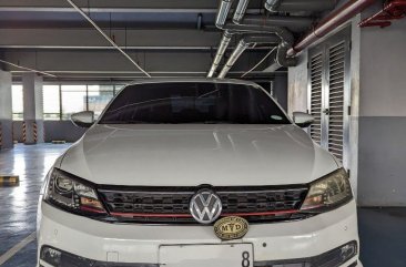 Sell White 2016 Volkswagen Jetta in Pasig