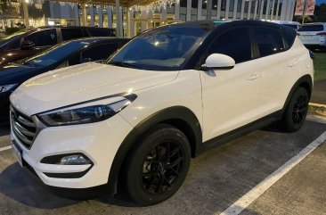 Selling White Hyundai Tucson 2016 SUV / MPV at 72000 in Manila