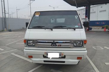 Selling White Mitsubishi L300 2022 in Parañaque