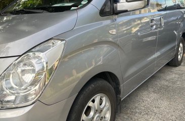 Sell White 2013 Hyundai Starex in Pasig