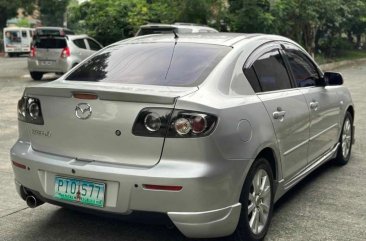 Selling White Mazda 3 2010 in Quezon City