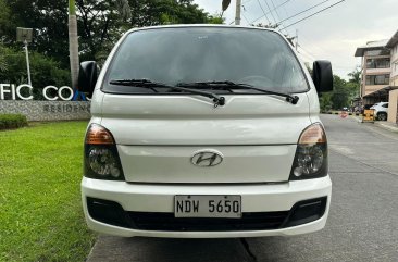 White Hyundai H-100 2015 for sale in Las Piñas